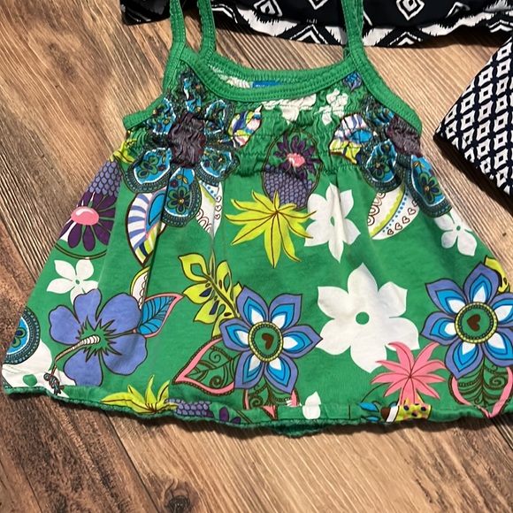 3 6-9 Sleeveless Tops - Picture 6 of 8